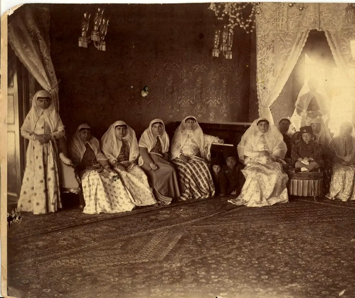 عکس رنگی واضح از زنان قاجاری زیبایی شان را عیان کرد/ ببینید