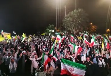 مردم تهران در خیابان فلسطین تجمع کردند 