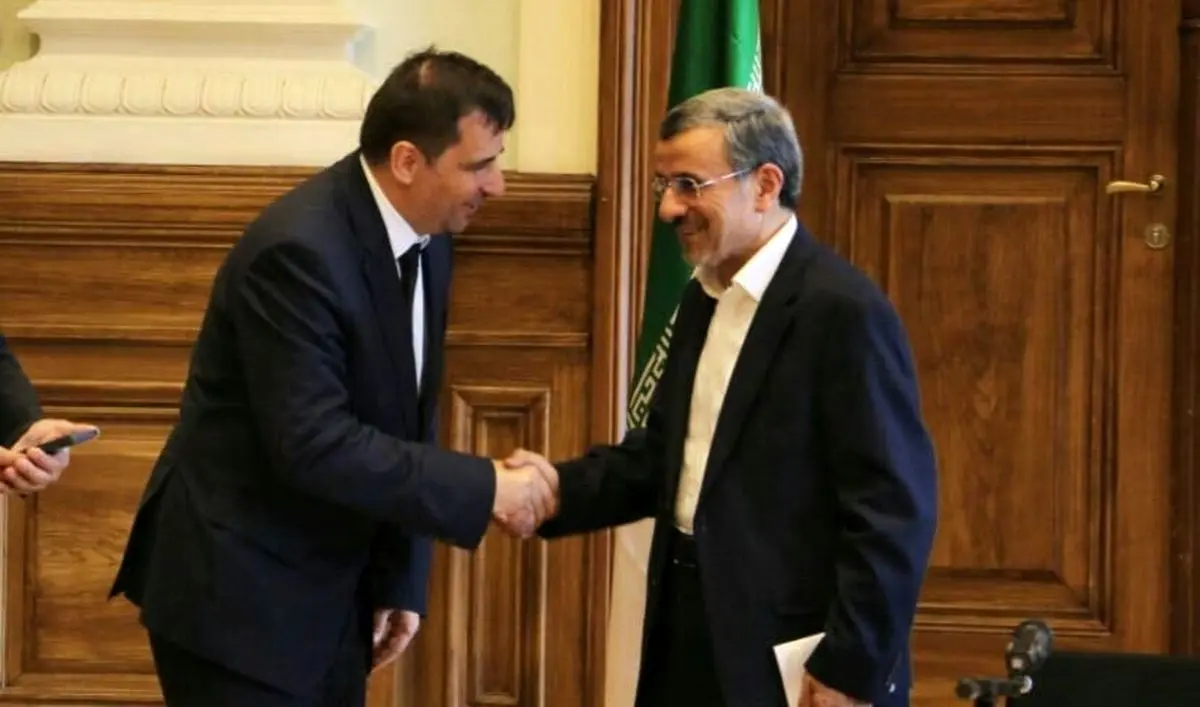 تصاویر احمدی نژاد در مجارستان وایرال شد + ببینید 