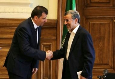 تصاویر احمدی نژاد در مجارستان وایرال شد + ببینید 