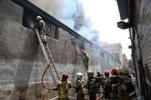  آتش‌سوزی مهیب در خیابان دماوند تهران/ فیلم