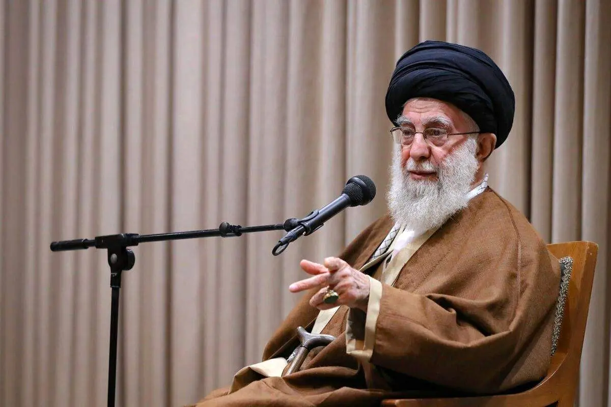 تصویری از حدیثی نصب شده در محل دیدار امروز کارگران با رهبر انقلاب