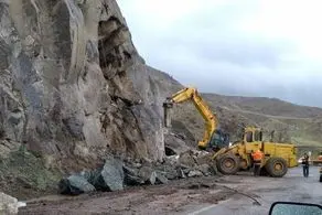 خسارت به ۱۵ خودرو در محور کندوان در پی ریزش سنگ/ کشته و مصدوم شدن ۵ نفر