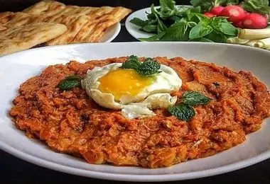 طرز تهیه میرزا قاسمی به سبک رستوران‌های گیلانی