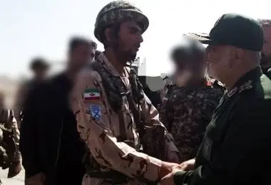 فرمانده‌ کل سپاه پاسداران از یگان‌های دریایی تنگه هرمز و جزایر خلیج‌ فارس بازدید کرد 