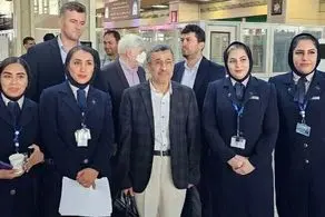 سلفی احمدی نژاد با زنان + ببینید 