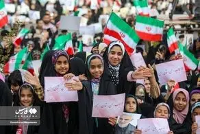 تصاویری از تجمع دختران در اصفهان+دست نوشته