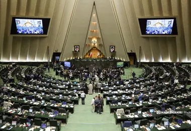 جلسه نمایندگان در کف مجلس برگزار شد + عکس