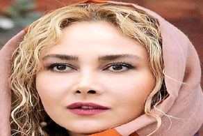انتشار تصویر عاشقانه خانم بازیگر معروف در خارج از کشور همراه با موهای فر و بدون روسری!+ عکس جنجالی و خاص