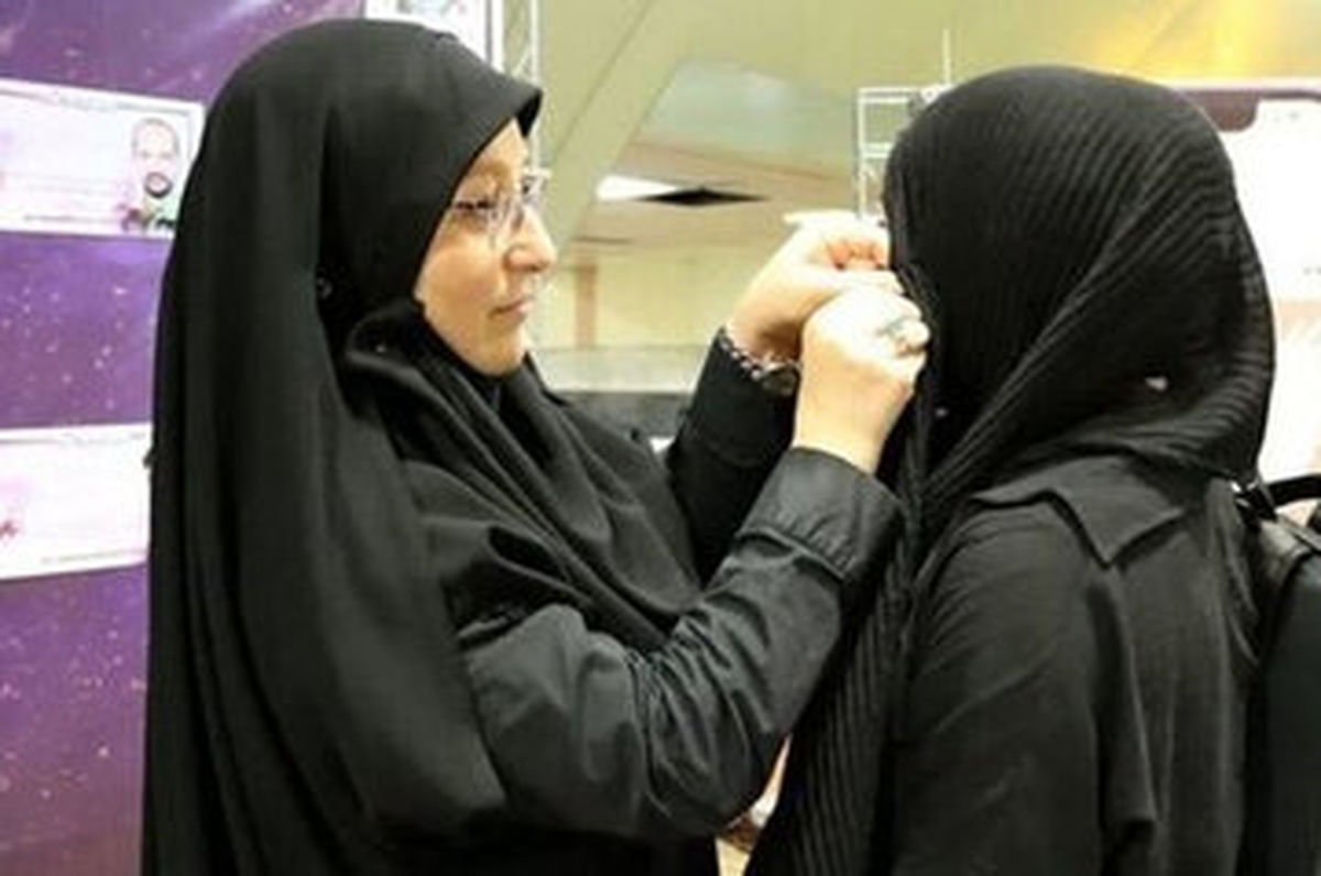 وجود دوربین و حجاب بان ها در متروی تئاتر شهر