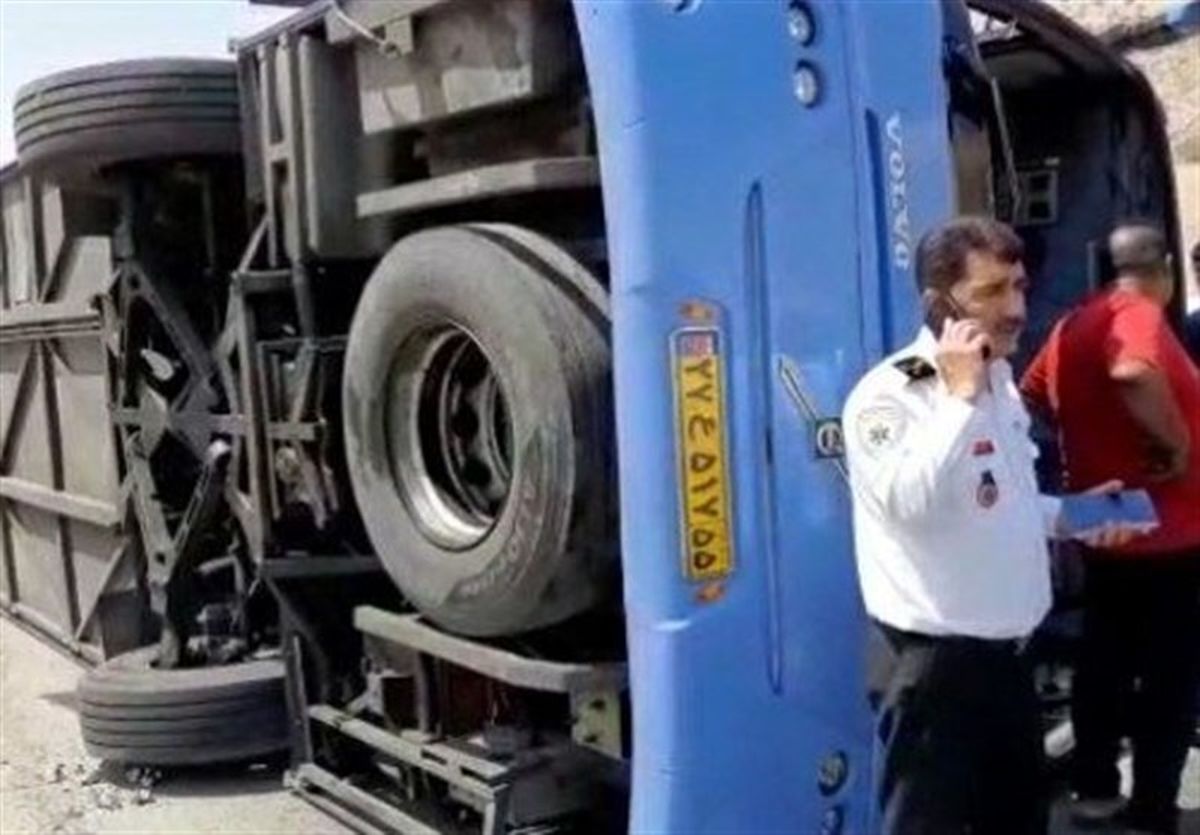 واژگونی هولناک اتوبوس در قزوین/ مصدومیت 18 نفر