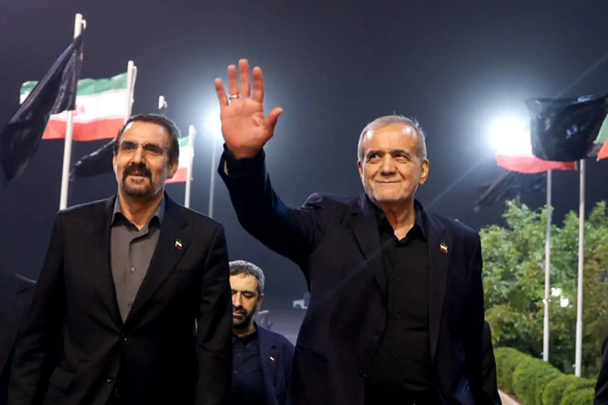 پاسخ پزشکیان به فضاسازی‌ها و گمانه‌زنی‌هایی درباره سفر به جمهوری آذربایجان: رفتن و بازگشت ما در آرامش کامل و امنیت صورت گرفت
