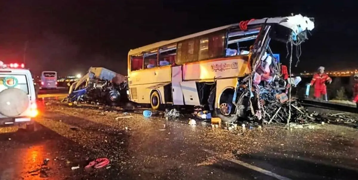 واژگونی هولناک اتوبوس در محور ایرانشهر به بزمان/ ۲۱ نفر مصدوم شدند