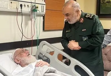 عیادت فرمانده کل سپاه از آیت الله نوری همدانی 