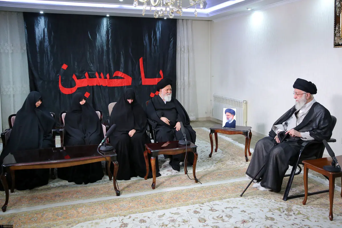 رهبر انقلاب: تشییع مردمی رئیس جمهور پیام قوت جمهوری اسلامی به همه دنیا بود  