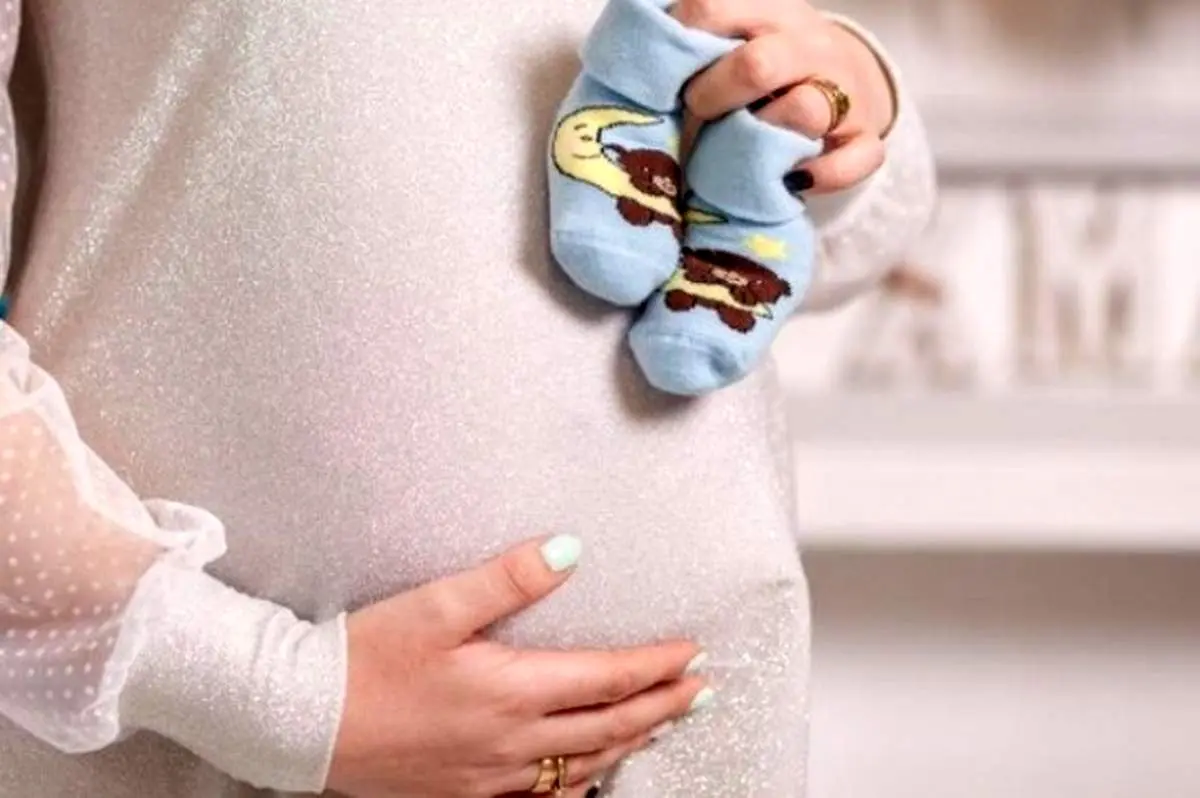 این زن باردار یک موجود وحشتناک در ملاءعام زائید!