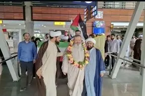 قاسمیان جنجالی با دسته گل هواداران آزاد شد + عکس 