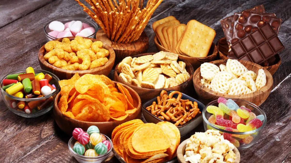 ۴ غذا و نوشیدنی که باید از خوردن آنها اجتناب کنید