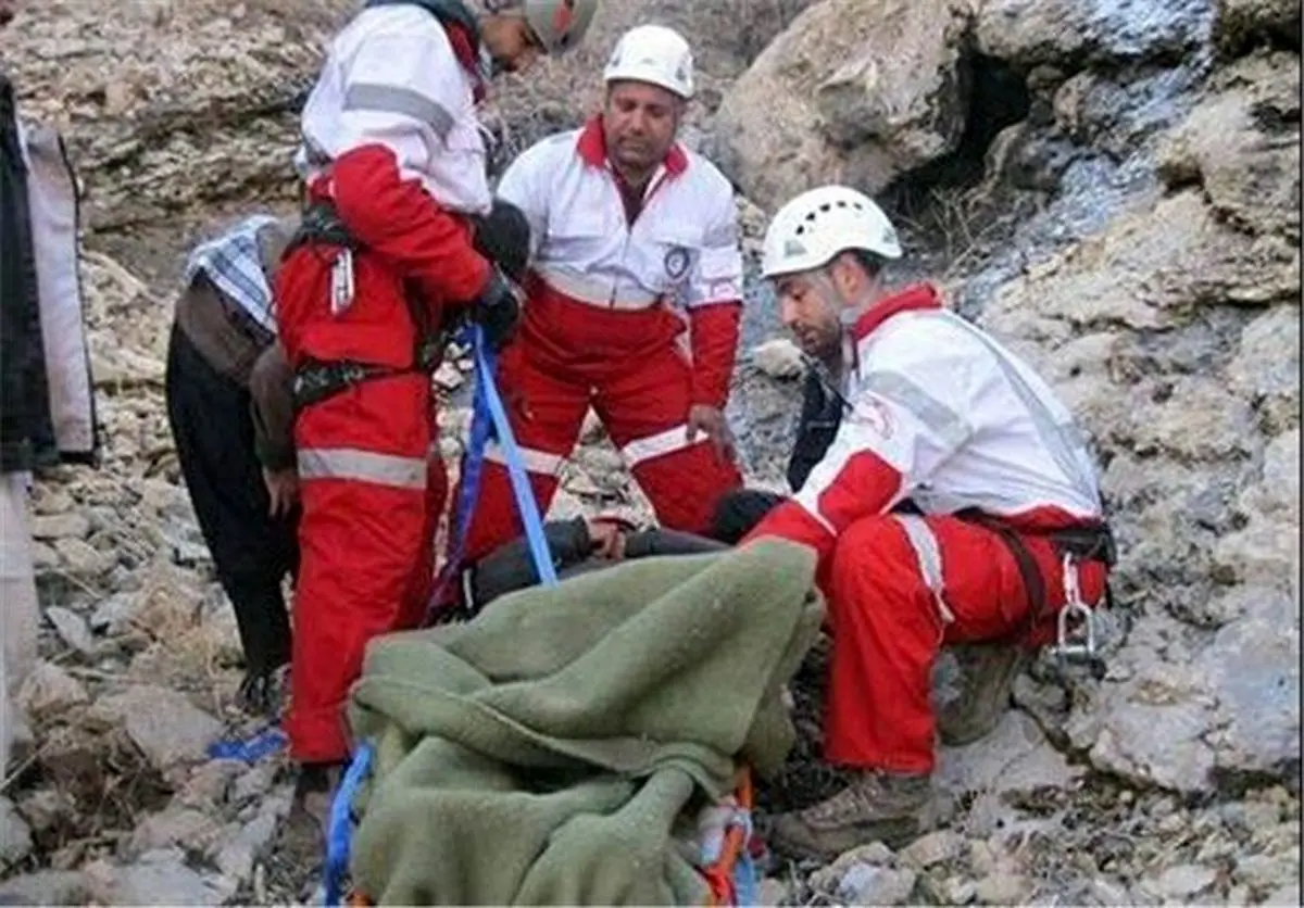 جسد مرد ۵۰ ساله بعد از ۴ روز در کوه‌زیارت سیرجان پیدا شد!