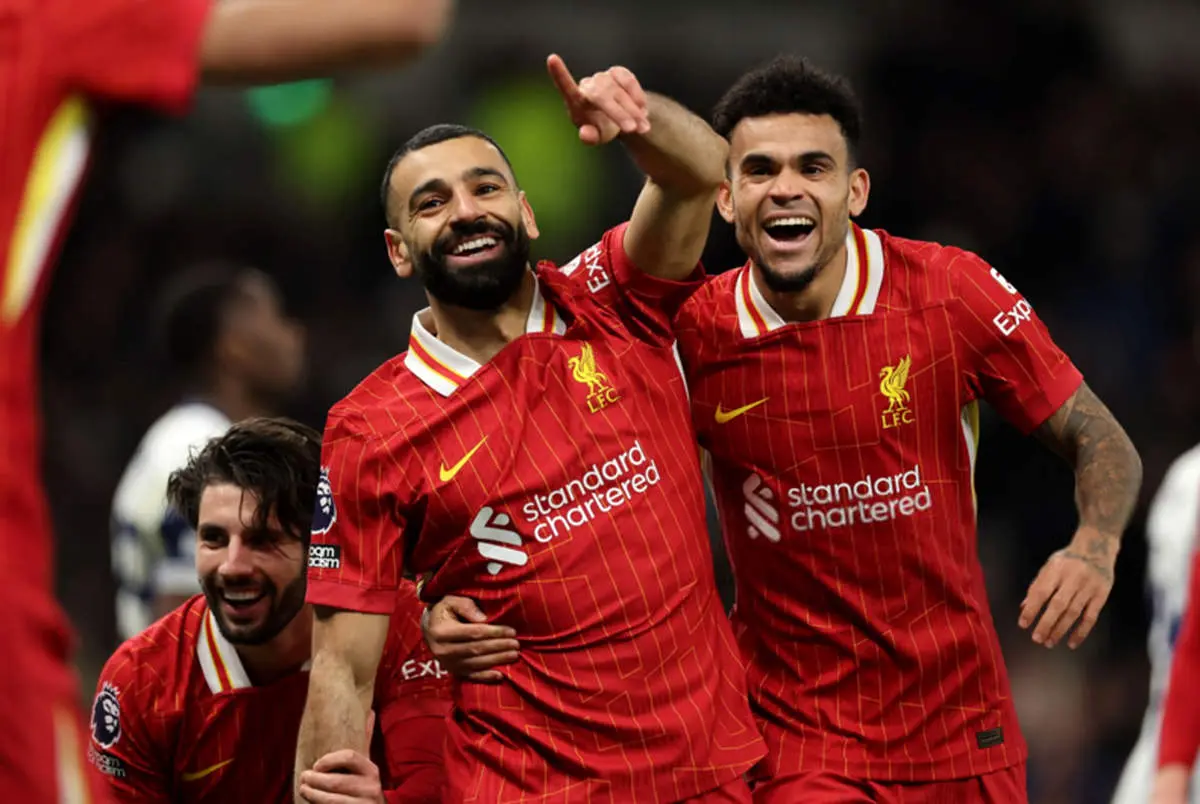 شادی غیرقابل وصف محمد صلاح با هواداران لیورپول + عکس
