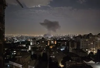  مردم شرق تهران در پی حمله اسرائیل وحشت زده به خیابان آمدند/ فیلم