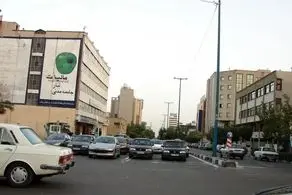 ویدئوی زنی نیمه‌برهنه در چهارراه جهان کودک خبرساز شد!