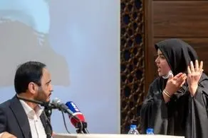 اقدام جالب دختر چادری در حضور سخنگوی دولت در قم+ببینید 