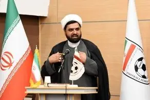 تنها روحانی که با بلیط مجانی به جام جهانی می‌رود+عکس 