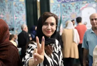 گزارش تصویری/ حضور جوانان پای صندوق رای در حسینیه ارشاد 