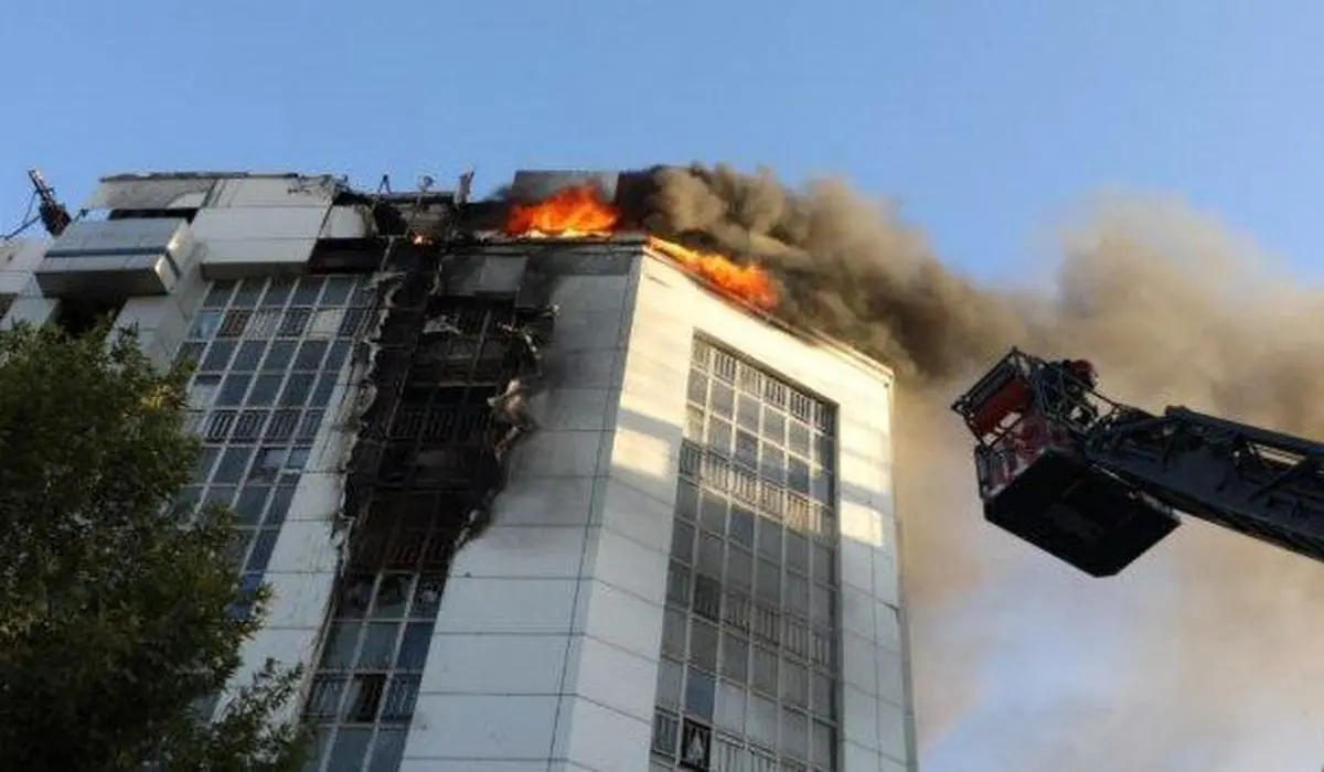 آتش سوزی یک هتل در مشهد با حضور ۱۰۰ مسافر + فیلم و عکس
