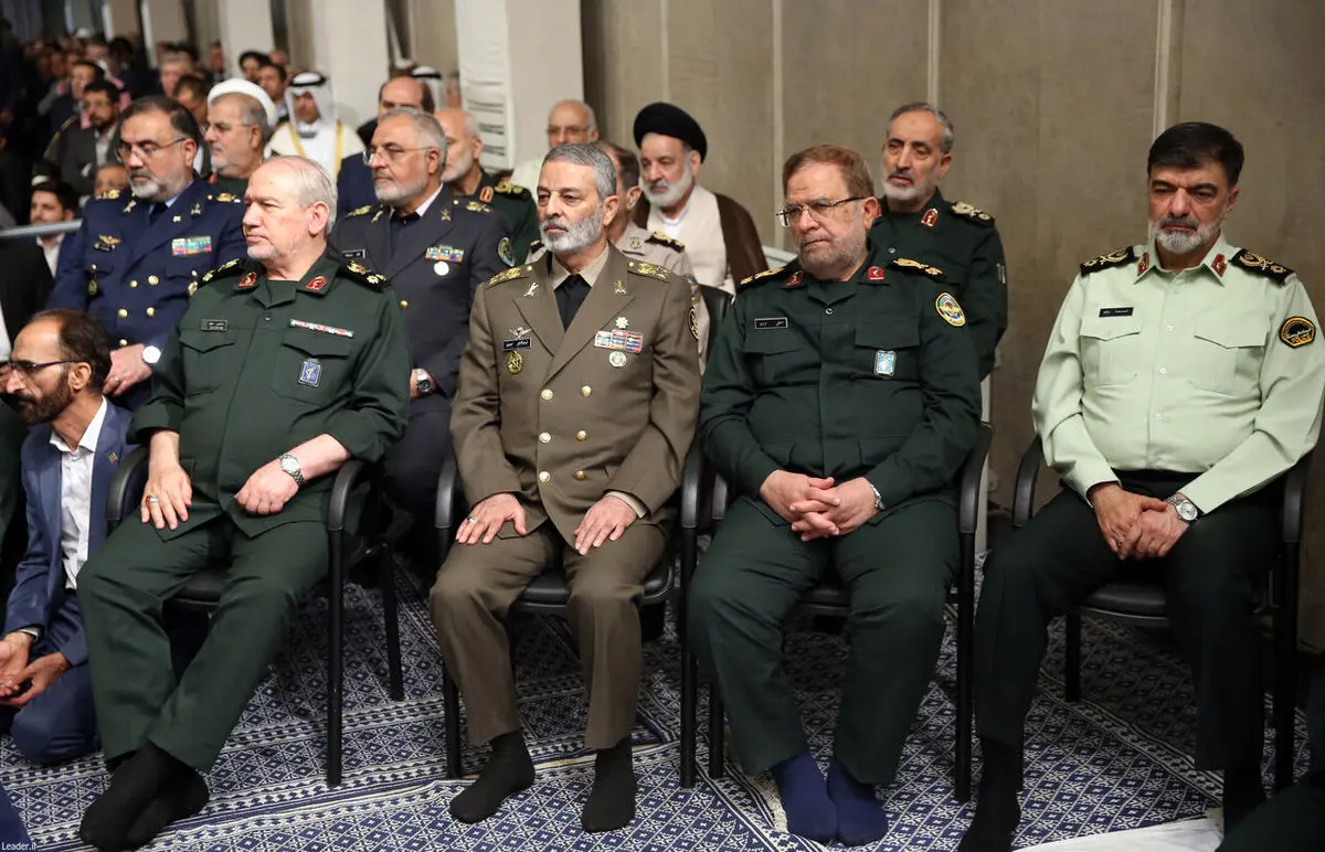 کدام چهره‌های نظامی در دیدار با رهبری حضور داشتند؟+عکس