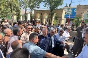 پزشکیان بر مزار زوجی که در حادثه هواپیمای اوکراینی جان خود را از دست دادند رفت + عکس 