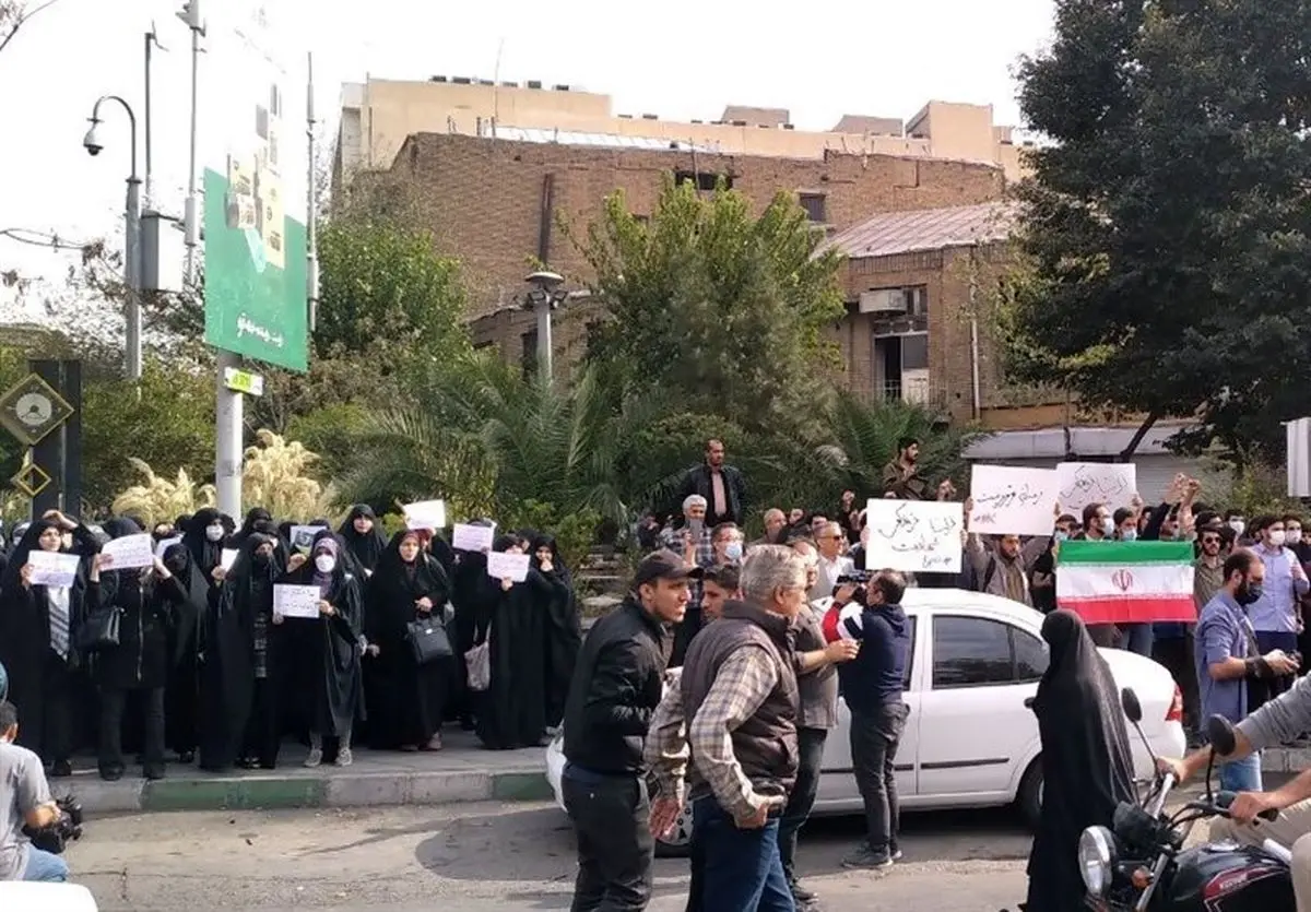 تجمع اعتراضی روبروی سفارت انگلیس در تهران/ ببینید 