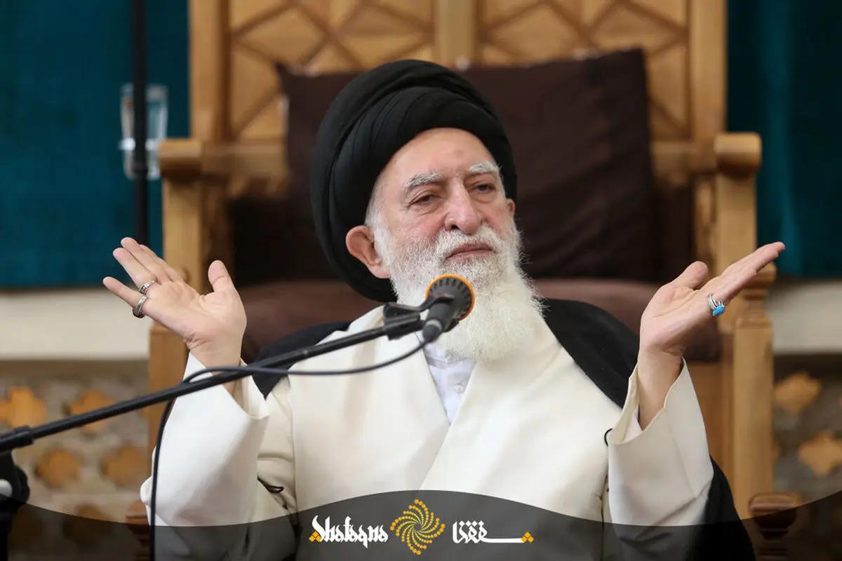 آیت الله علوی بروجردی: سال گذشته نزدیک به ۱۰ هزار پزشک متخصص مهاجرت کرده اند این خبر خجالت آور است