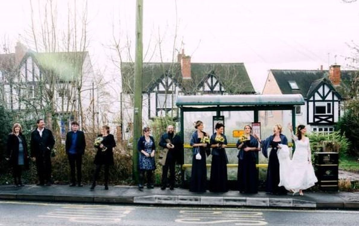 جنجال رفتن عروس خسیس با اتوبوس به مراسمش! + عکس