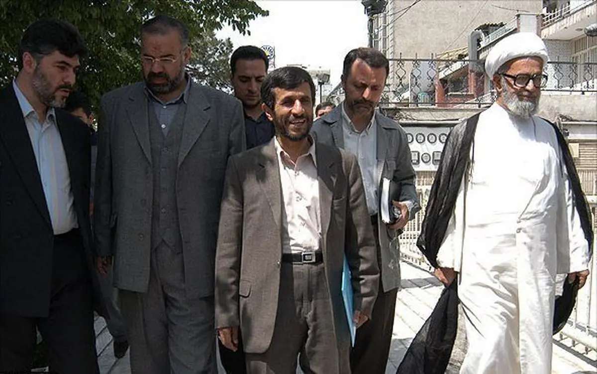 احمدی نژاد در گذر زمان + عکس 