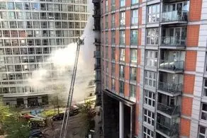 وقوع آتش سوزی گسترده و مهیب در یک برج ۱۹ طبقه+ عکس