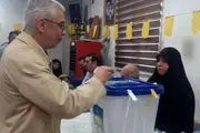 سرلشکر باقری با تیپ متفاوت در حال رای دادن + عکس