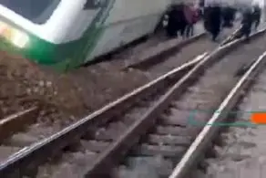 اولین تصاویر از تصادف دو قطار متروی کرج - تهران+فیلم