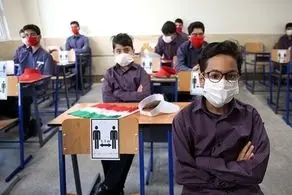 اجرای قانون فاصله فیزیکی مناسب و استفاده از ماسک برای همه در مدرسه 