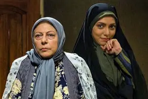 عکس| بی حجابی شوکه‌کننده بازیگر چادری صداوسیما/ روسری آزاده سدیری را باد برد