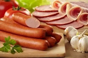 مصرف این مواد غذایی باعث پیری شما می شود!