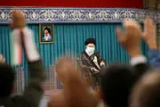 اختلاف ملّت ایران با آمریکا از روز بیست و هشت مرداد است/ سیاستمداران آمریکا با بی‌شرمی میگویند ما طرف‌دار ملّت ایرانیم!