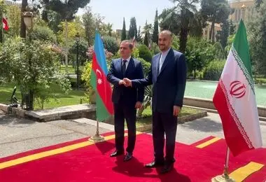 گفتگوی تلفنی وزیر خارجه جمهوری آذربایجان و باقری
