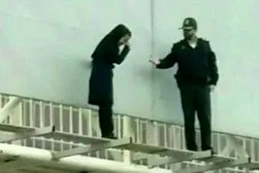 خودکشی زن ایرانی با بچه‌ای در بغل از روی پل