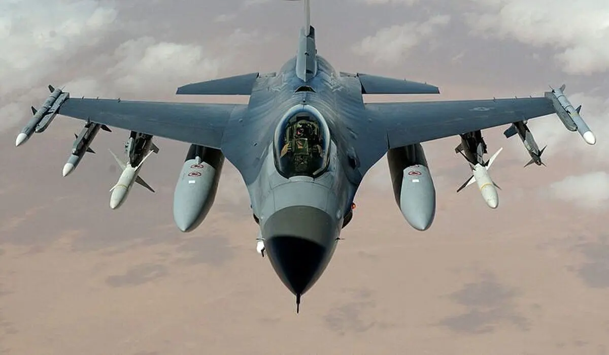 نمایش دیدنی جنگنده F-16I در آسمان + ببینید 