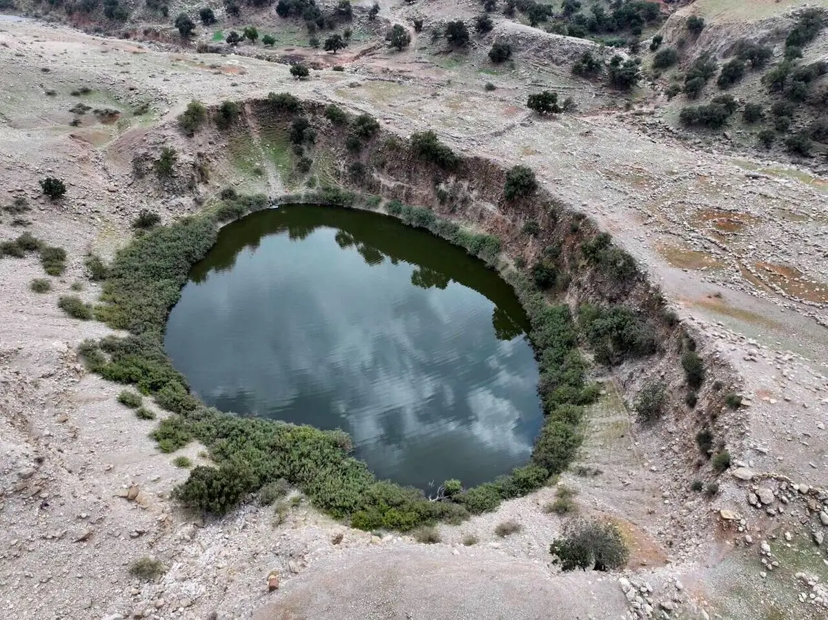 کشف سیاه‌چاله مرموز در خوزستان/ چه موجودات عجیبی در این حفره زیست می‌کنند؟