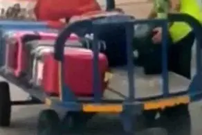 دزدی بی‌شرمانه مامور فرودگاه از چمدان مسافران + فیلم سرقت