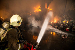 فاجعه ای بزرگ؛ آتش‌سوزی هولناک در بهارستان/ انبار لواز یدکی سوخت!