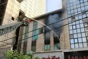 حریق در دفتر اسناد خیابان ستارخان تهران/ عکس